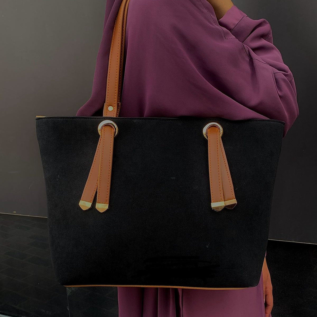 SUEDE TOTE BLACK