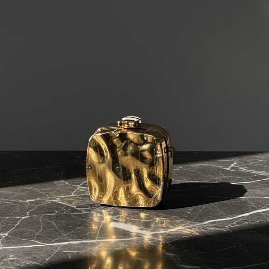 THE SPOTLIGHT CLUTCH GOLD