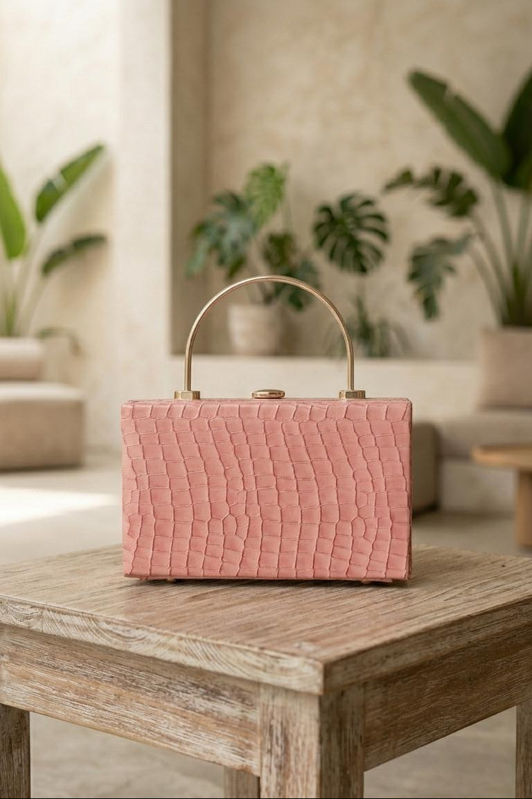 PEBBLE ENVELOPE CLUTCH