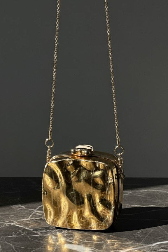 THE SPOTLIGHT CLUTCH GOLD