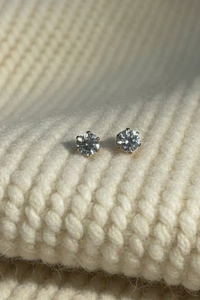 MOISSANITE STUDS