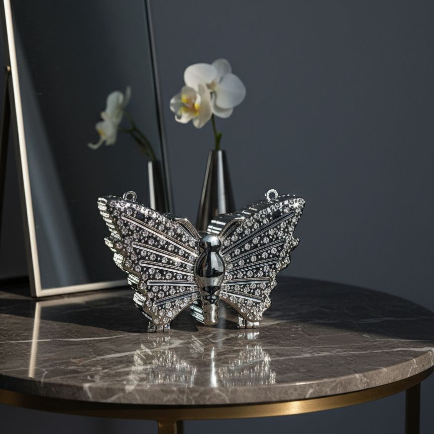 THE LUMINA CLUTCH SILVER